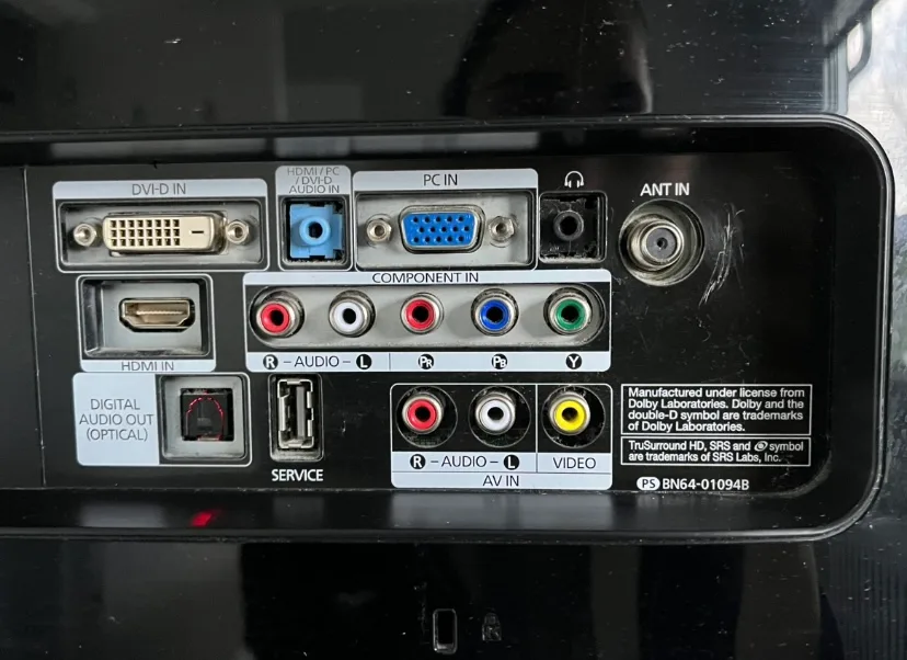 Samsung HDTV and Monitor LCD 27” - with Remote Control image indicator(3)