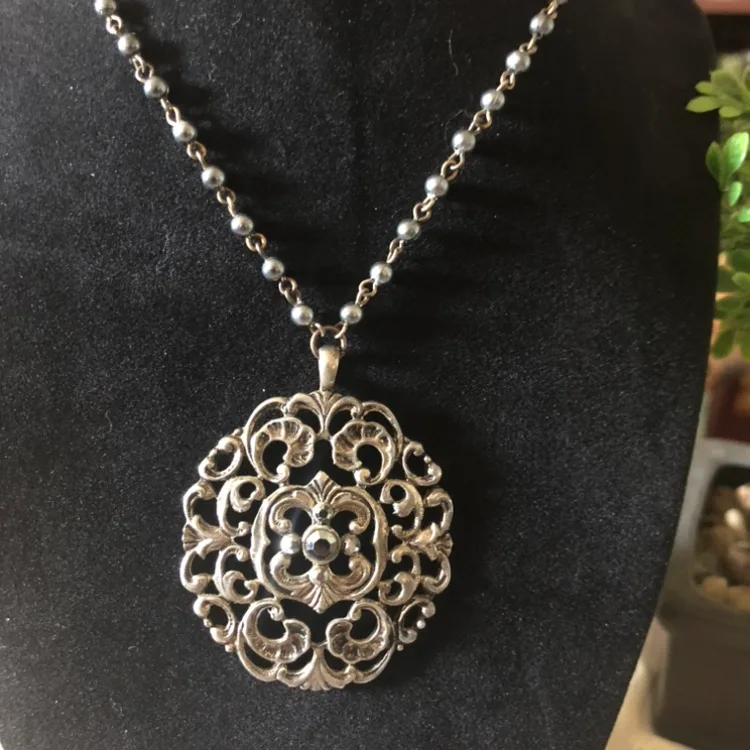 Medallion Necklace image indicator(2)