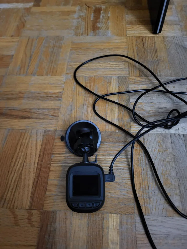 Dash Cam with car charger image indicator(2)
