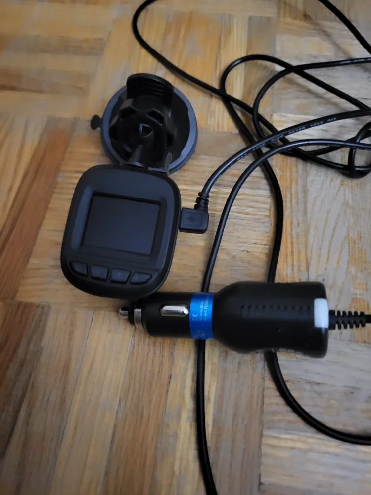 Dash Cam with car charger image indicator(3)