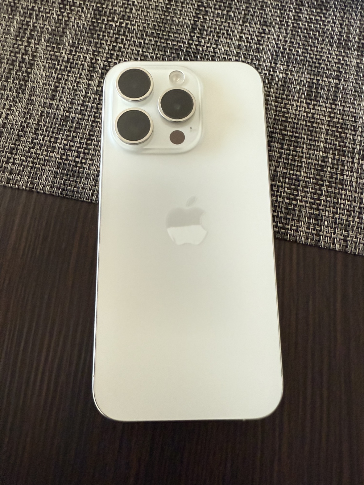 iPhone 15 Pro (white) 256gb Unlocked - photo 2