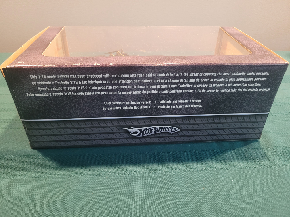 Hot Wheels 1:18 Scale Batmobile 2004 The Tumbler - photo 3