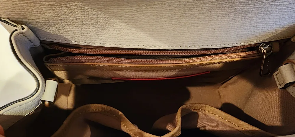 Lovecat Creamy Beige Leather Handbag image indicator(6)