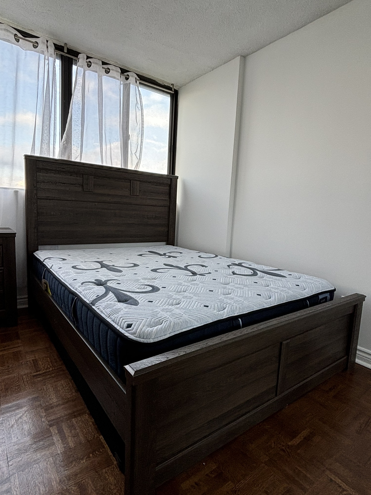 queen Bed Frame and box