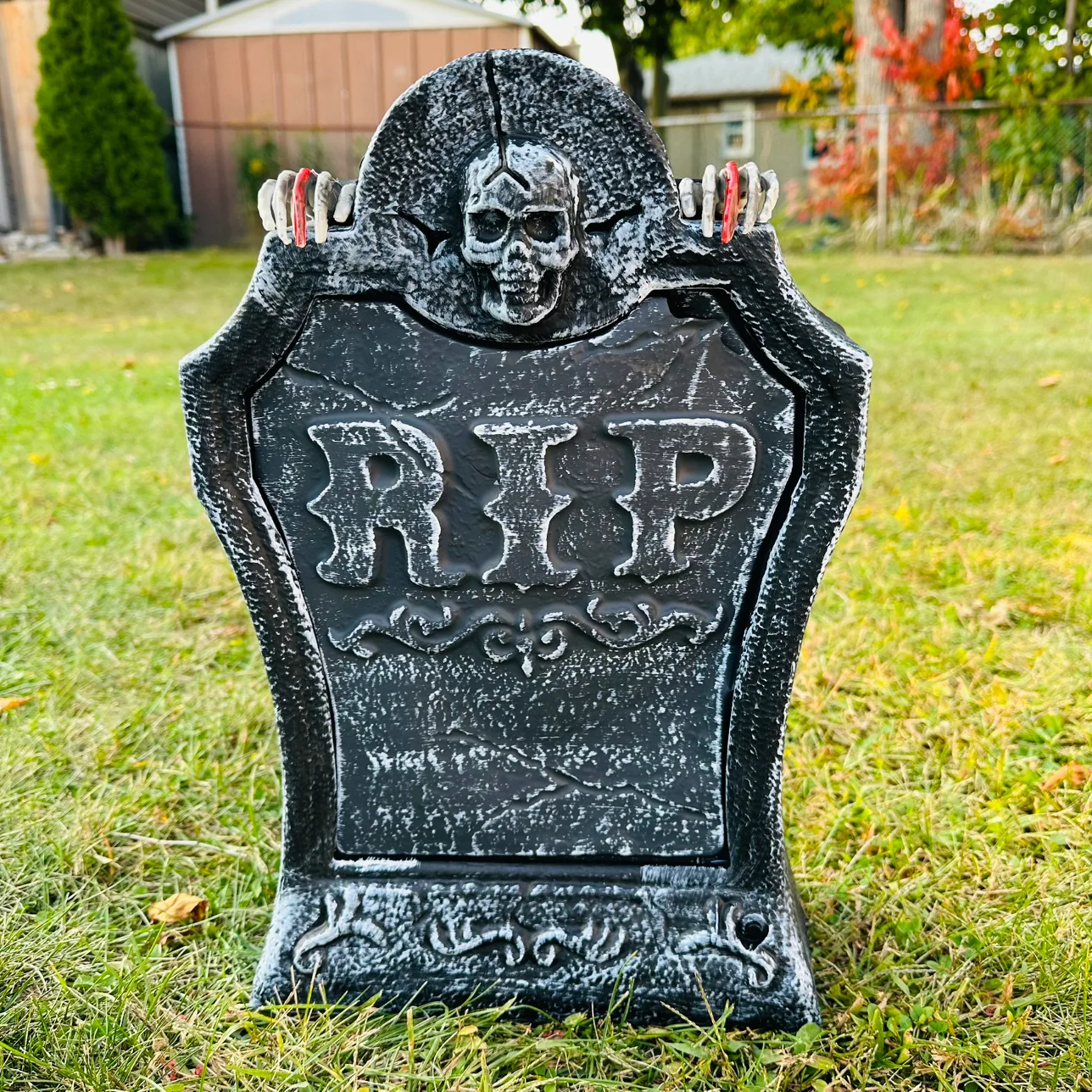 Animated Grave with rise and drop Skeleton, lights and sounds thumbnail