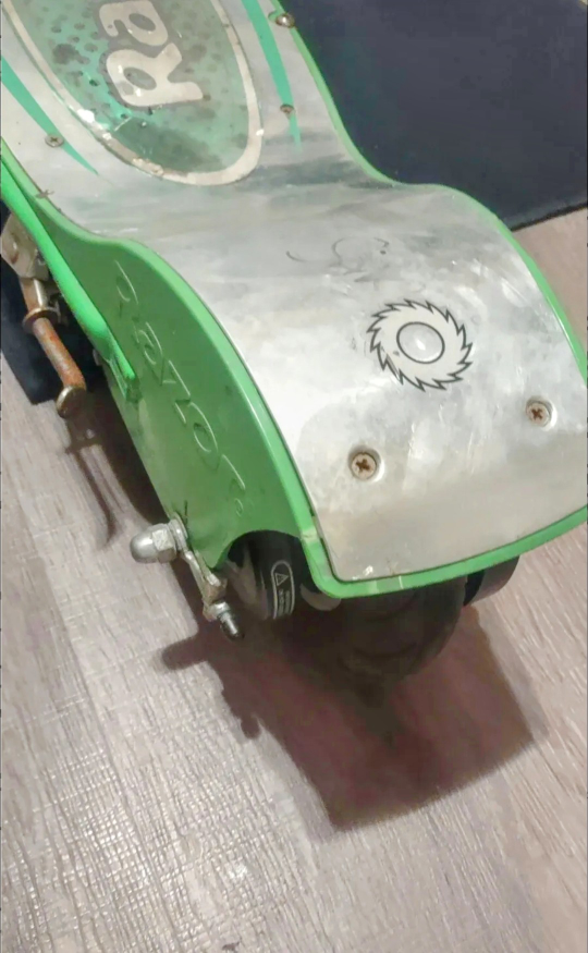 Razor E200 Electric Scooter - photo 4