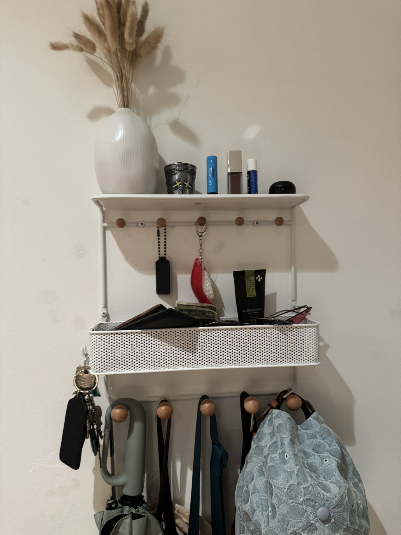 Umbra Estique Shelf With Hooks