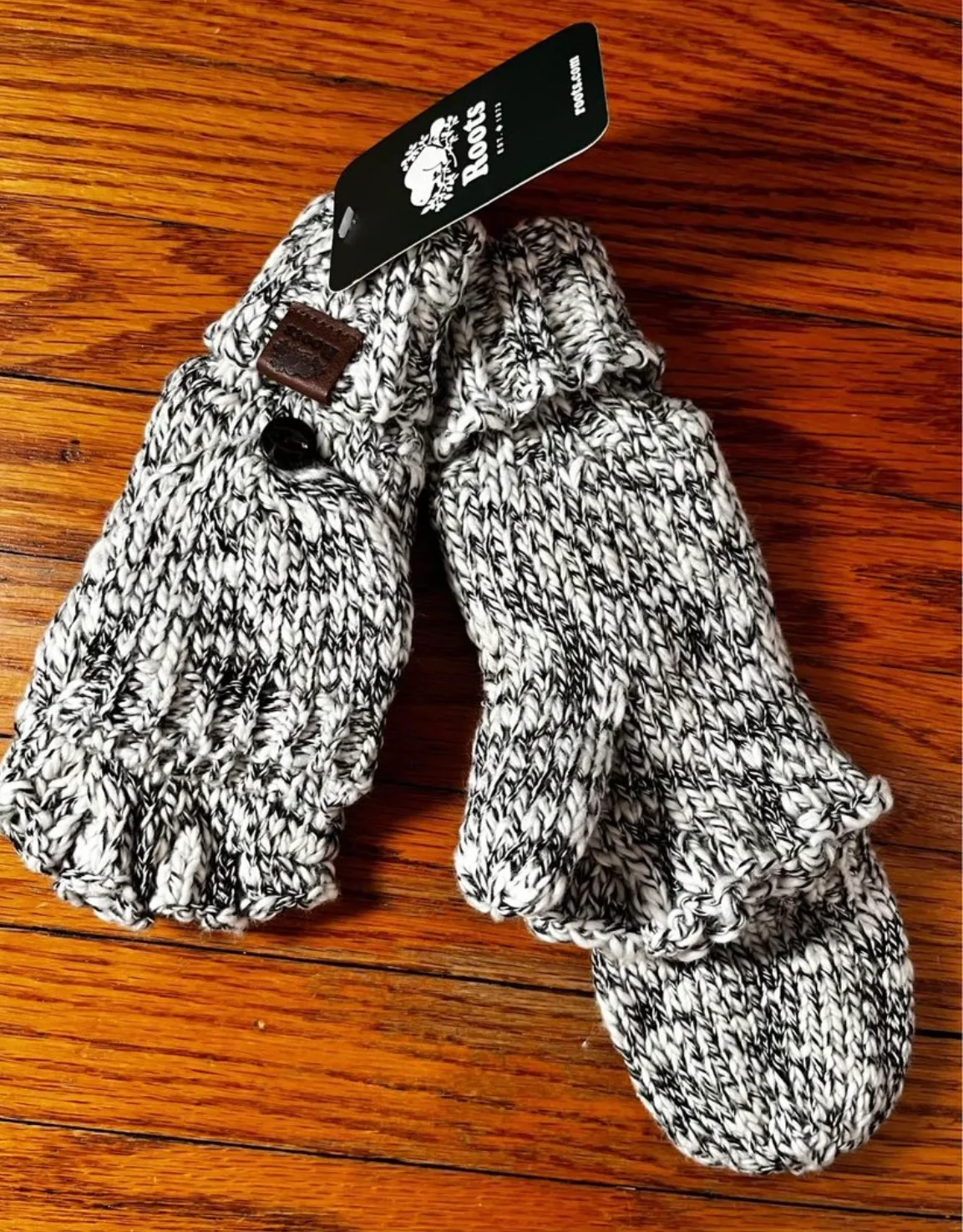 Roots Fingerless mittens image indicator(3)