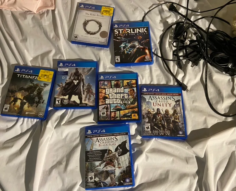 Move out sale - Retro PlayStation Bundle + games image indicator(2)