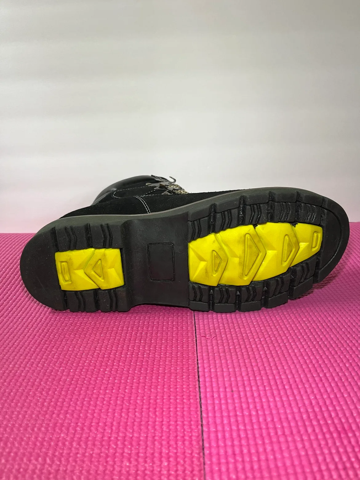 *New* Men’s Size 9 Black Leather Upper Hiking or Work Boots image indicator(7)