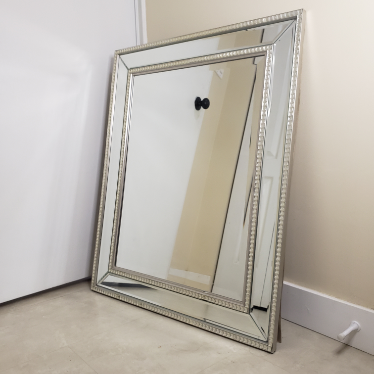 Decorative interior wall mirror (66×81cm)