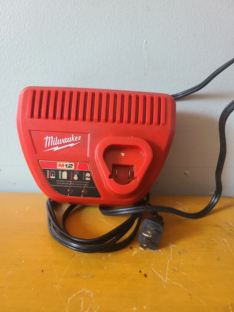 Milwaukee 48-59-2401 Power Tool 12V M12 Lithium-Ion Charger image indicator(2)