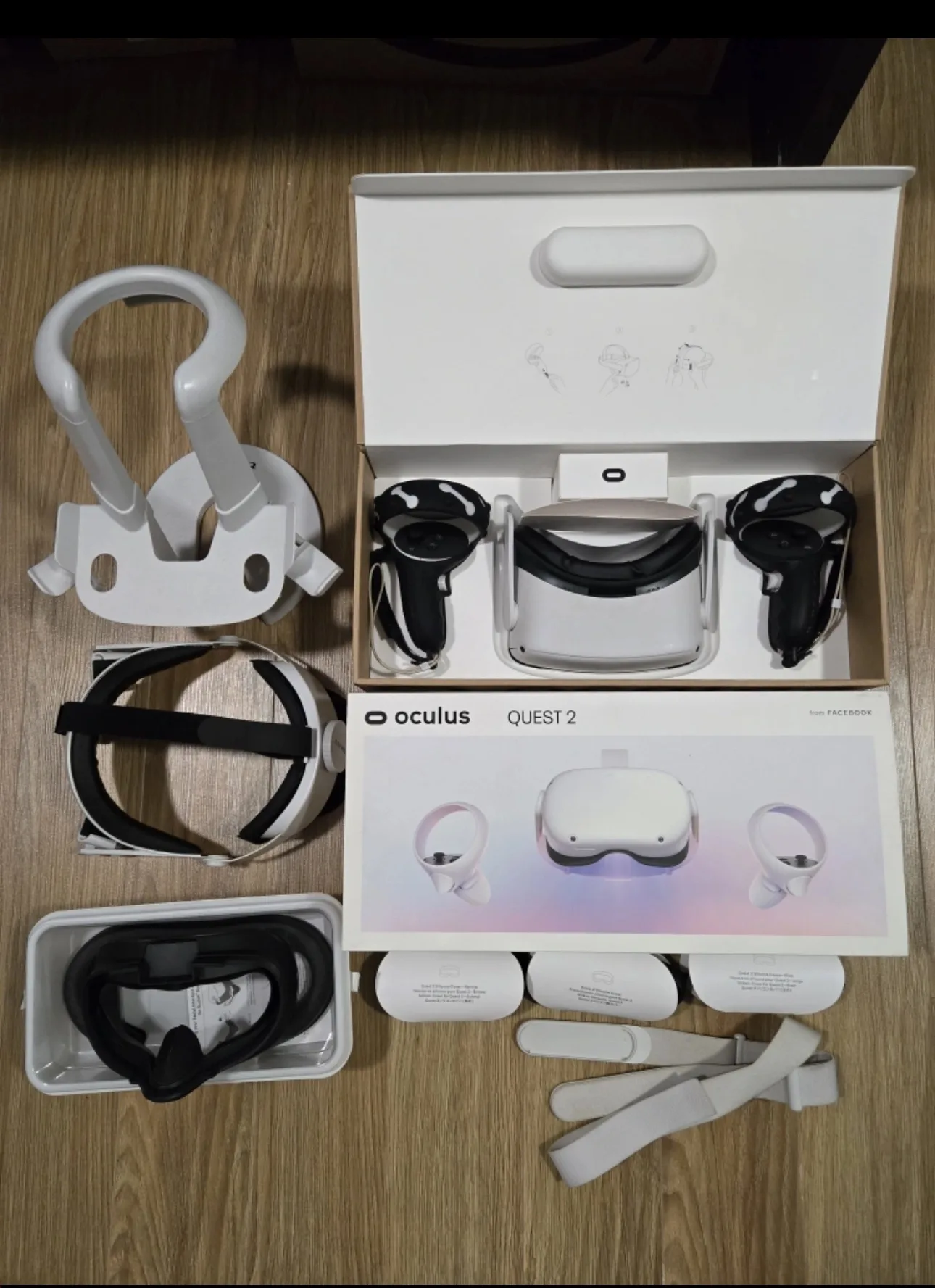 Meta Oculus Quest 2 256GB VR Fullset + Extra Items thumbnail
