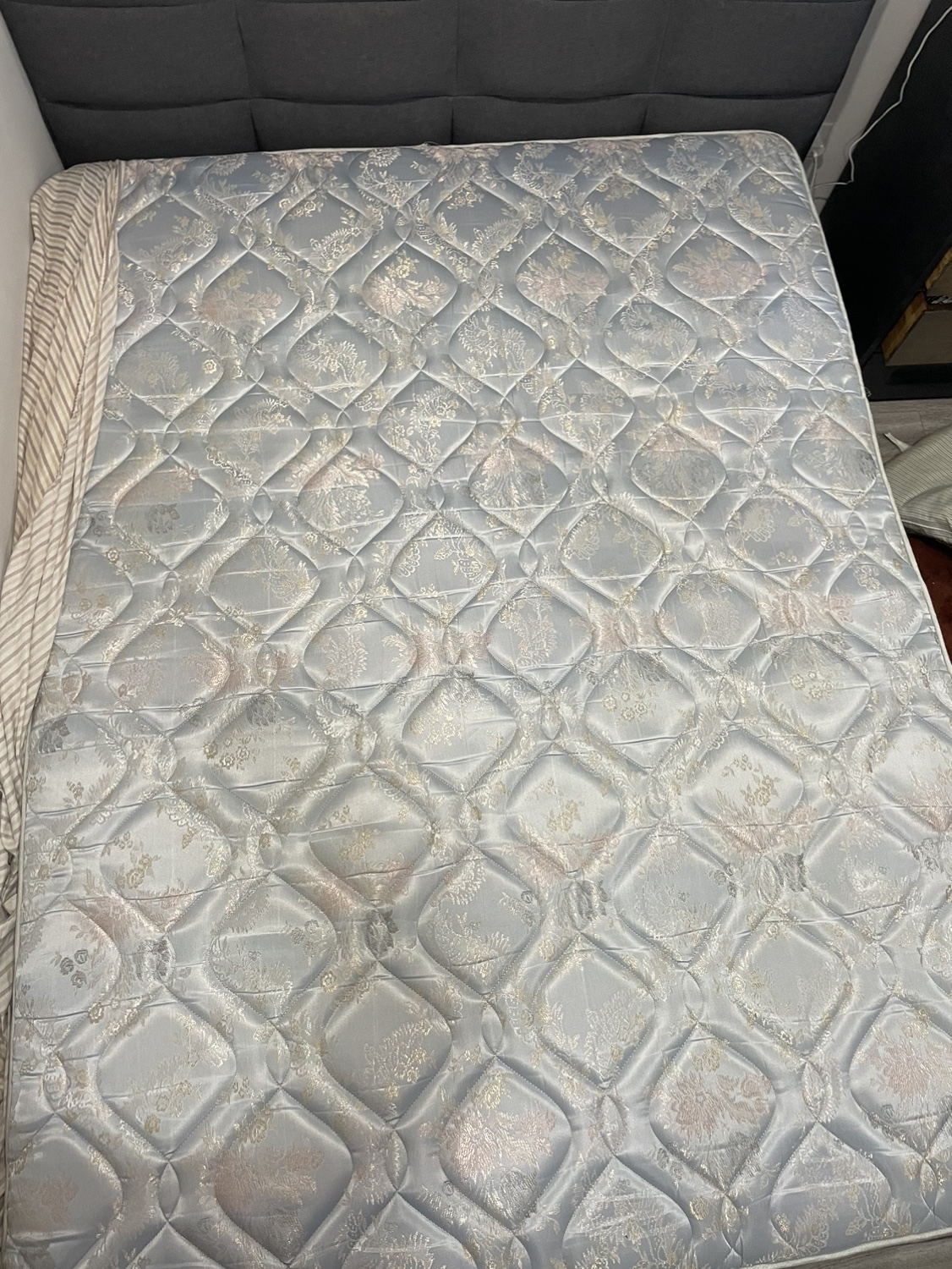 Queen Size Mattress - photo 3