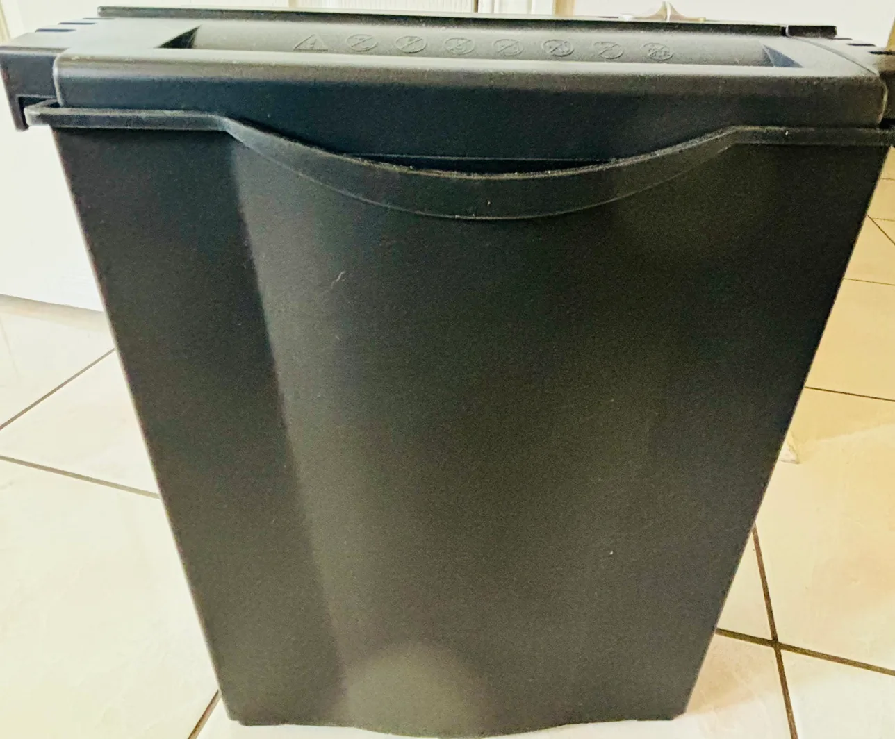 Mainstays Office 6-Sheet Paper Shredder image indicator(2)