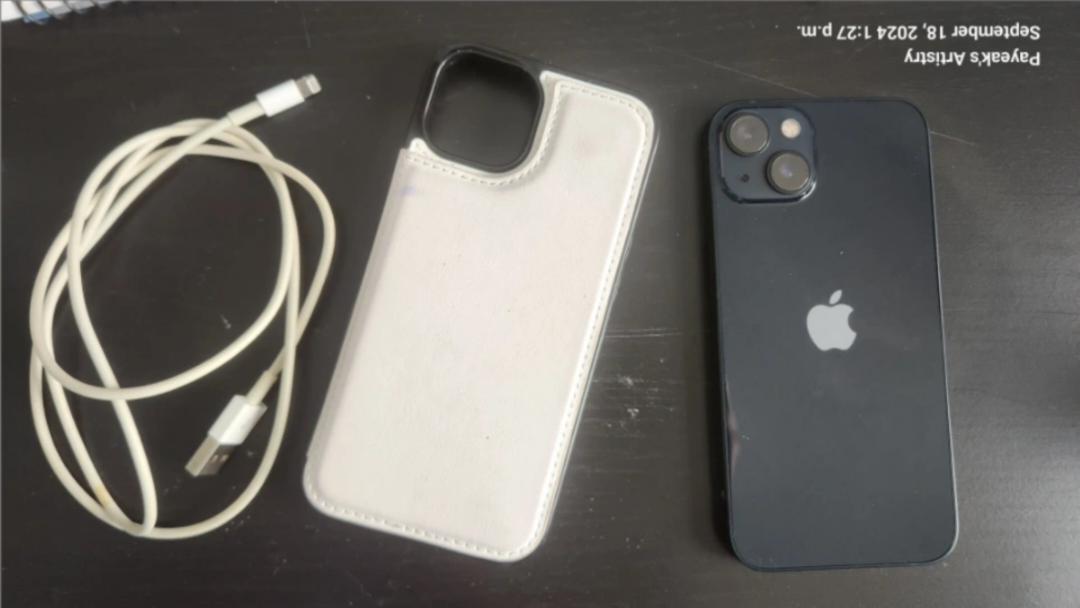 iPhone 13 - photo 2