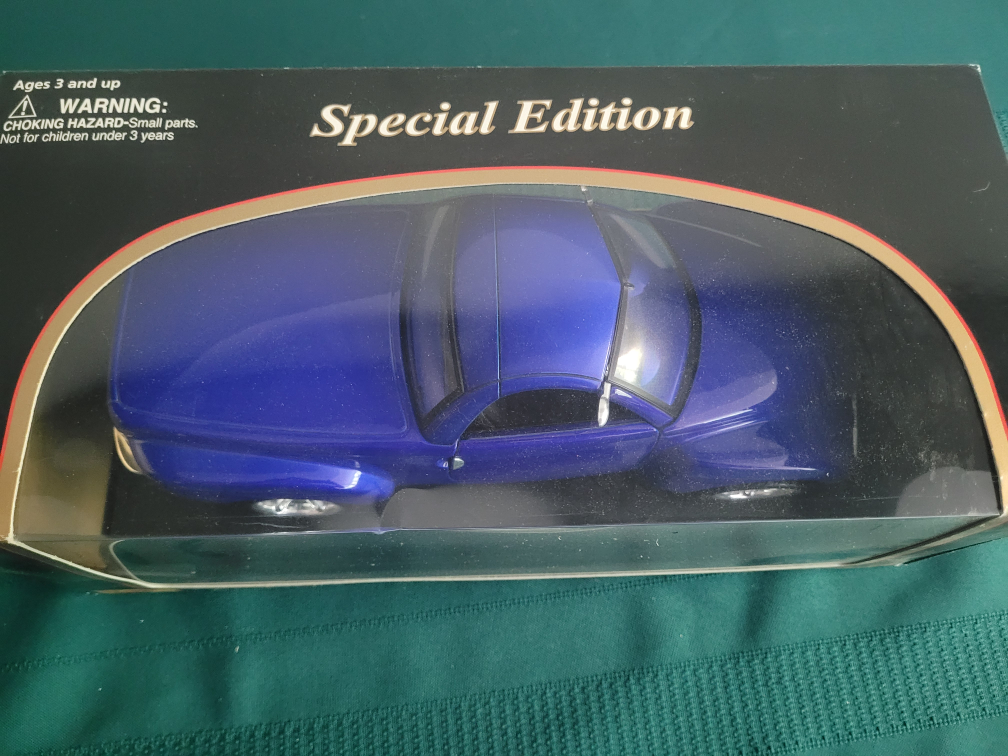 2000 Chevrolet SSR Concept 1:18 Scale Maisto Die-Cast Model Car - photo 2