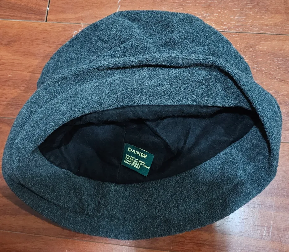 Danier Grey Beanie image indicator(2)