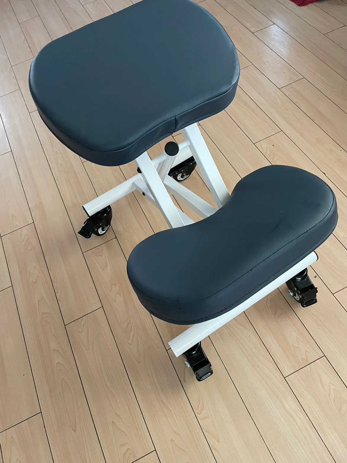 Kneeling Chair thumbnail