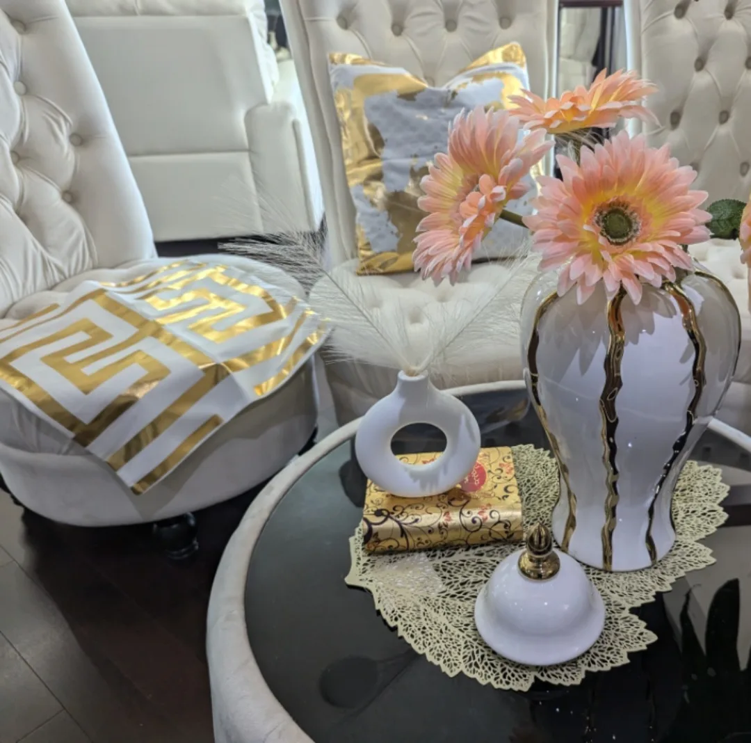 Brand new White and Gold luxury Ginger jar with lid image indicator(5)