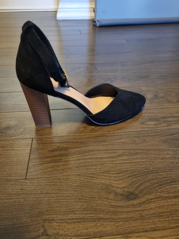Black Ankle Strap Heels image indicator(2)
