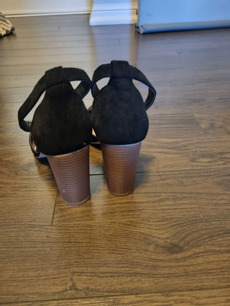 Black Ankle Strap Heels image indicator(3)