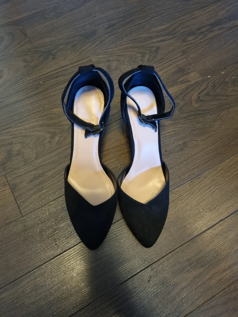 Black Ankle Strap Heels image indicator(5)
