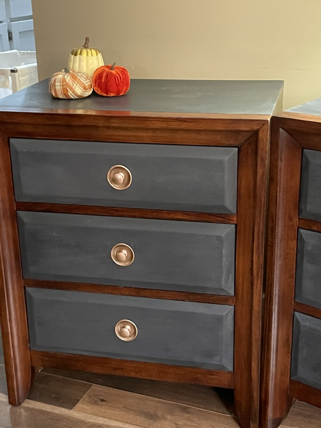 Night stands - photo 3
