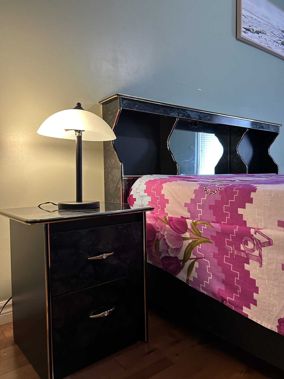 Black Bedroom Set Queen with Golden Trim - photo 4