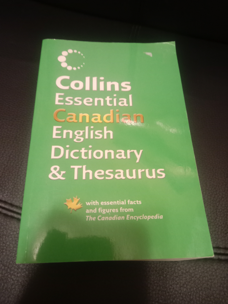 Collins Essential Canadian English Dictionary & Thesaurus