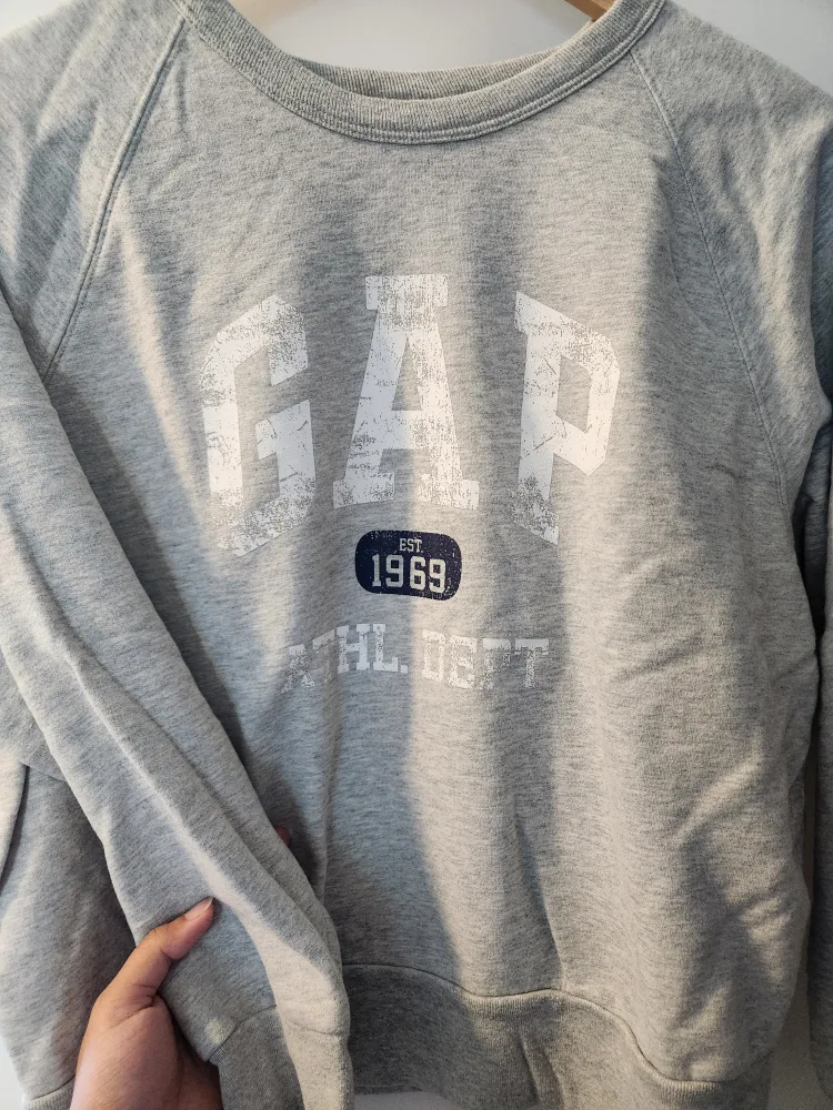 Gap Sweatshirt Size M image indicator(2)
