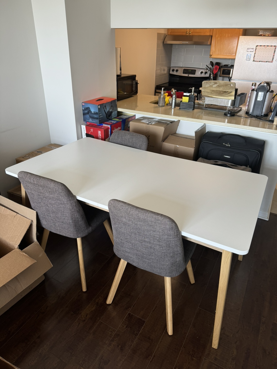 White Extendable Dining Table with 4 Chairs