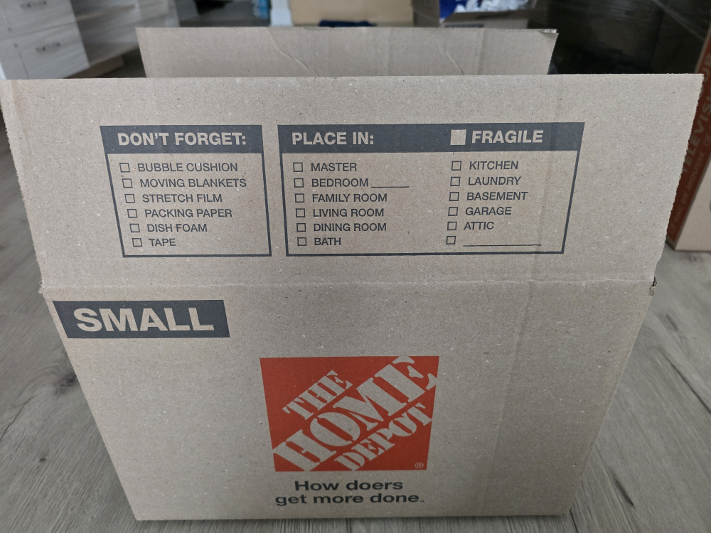 Small  Home Depot Moving Box w/Handle - photo 2