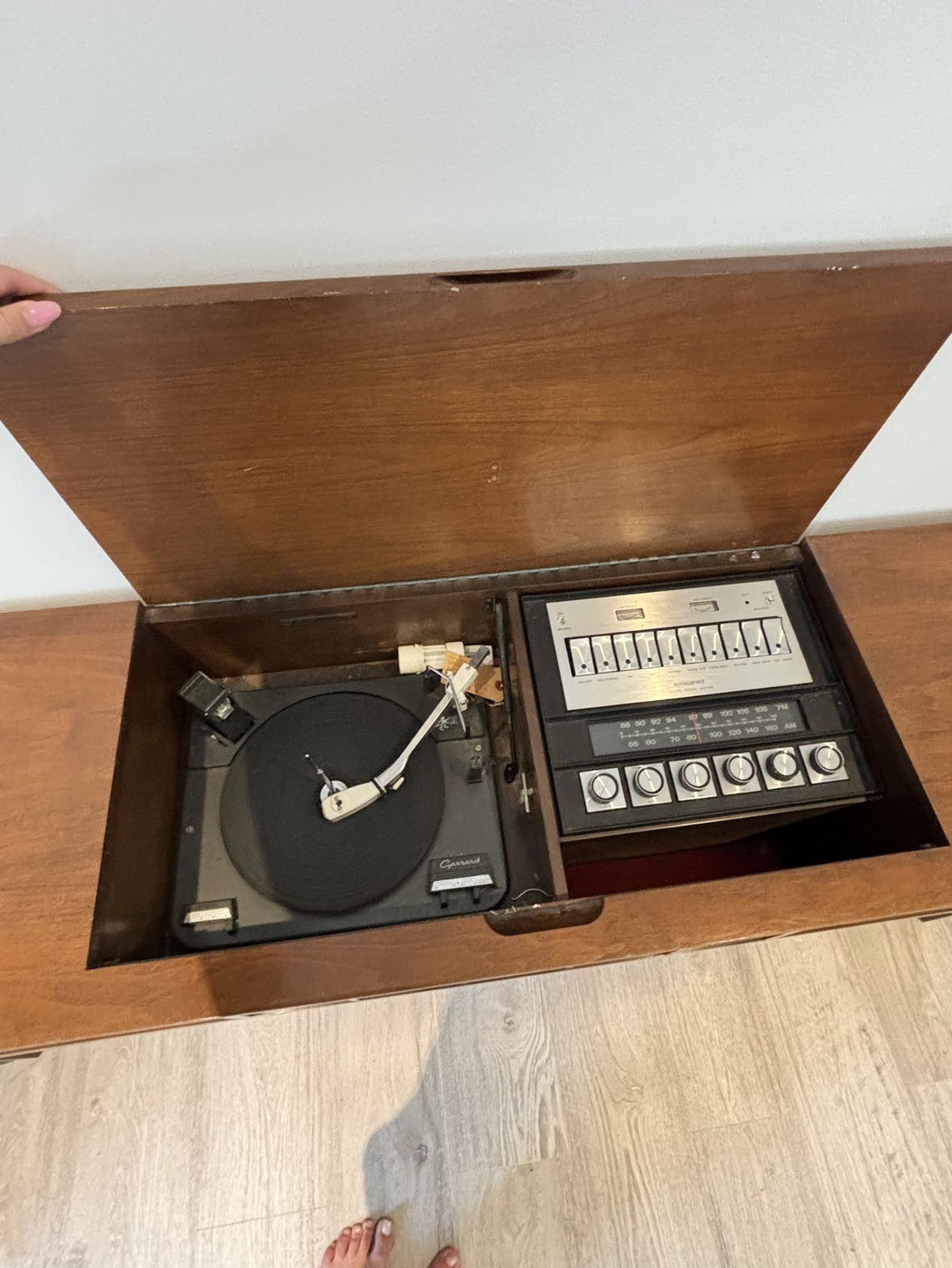 Vintage Record Player Cabinet/TV stand - photo 3