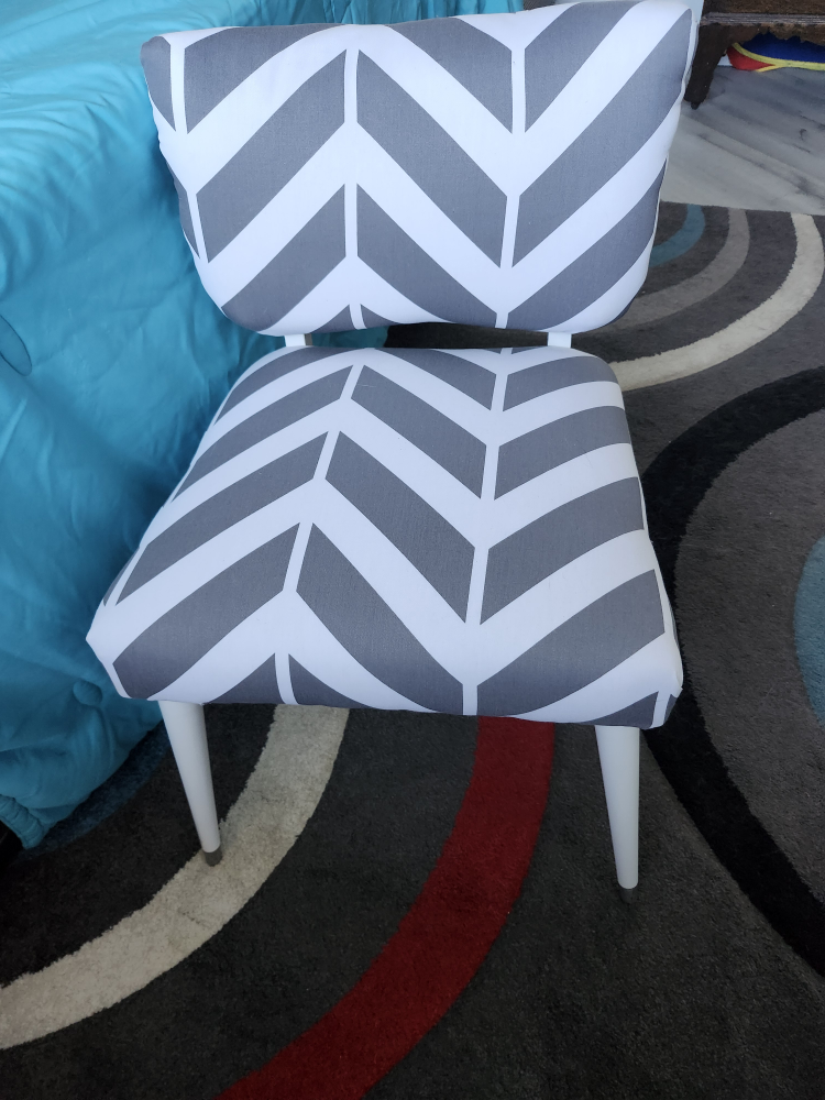Chevron  Vintage Accent Chair - photo 5