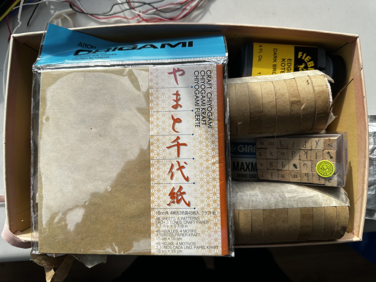 Box of art materials - photo 2