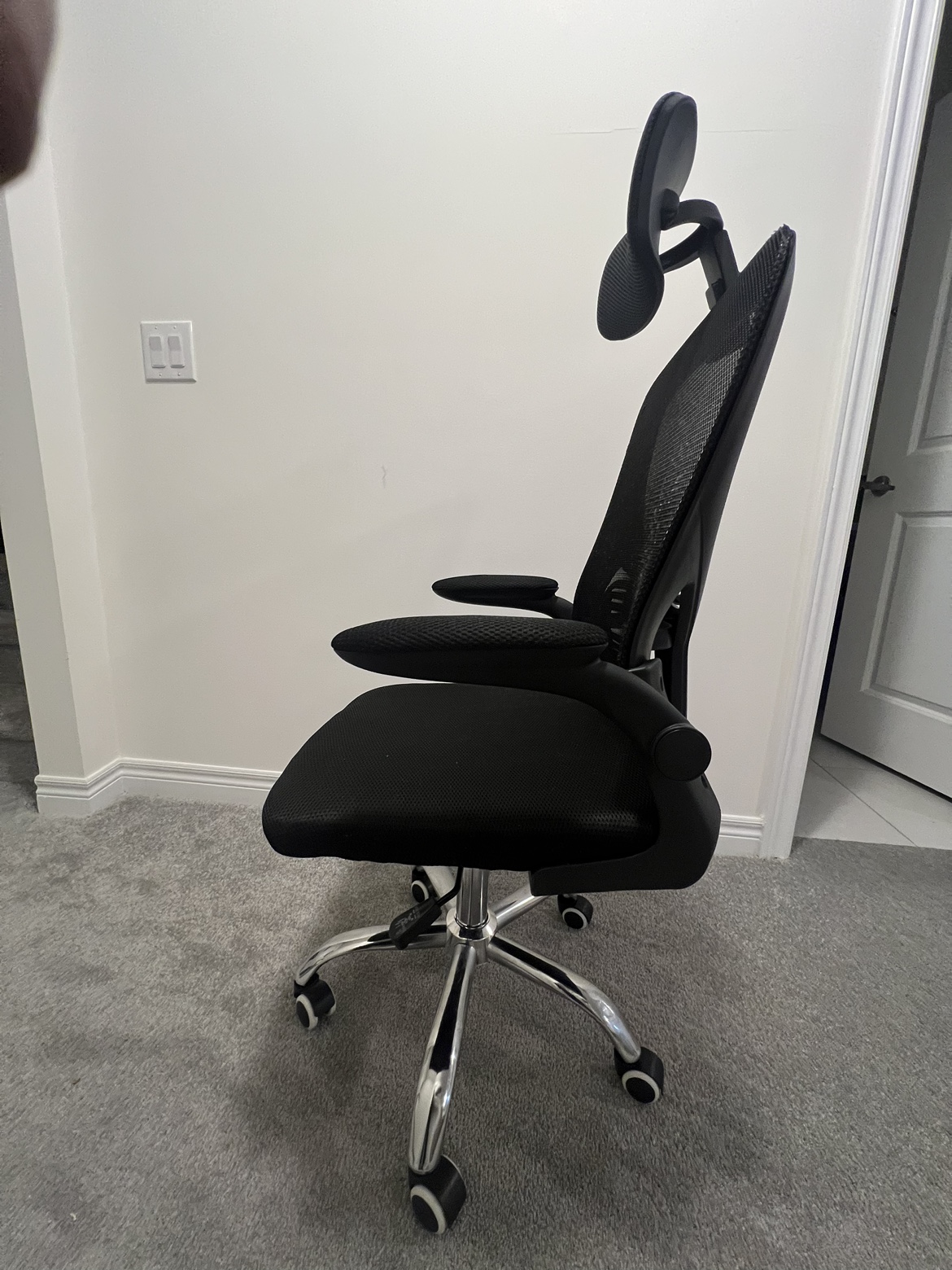 Black Mesh Office Chair with Headrest - photo 2
