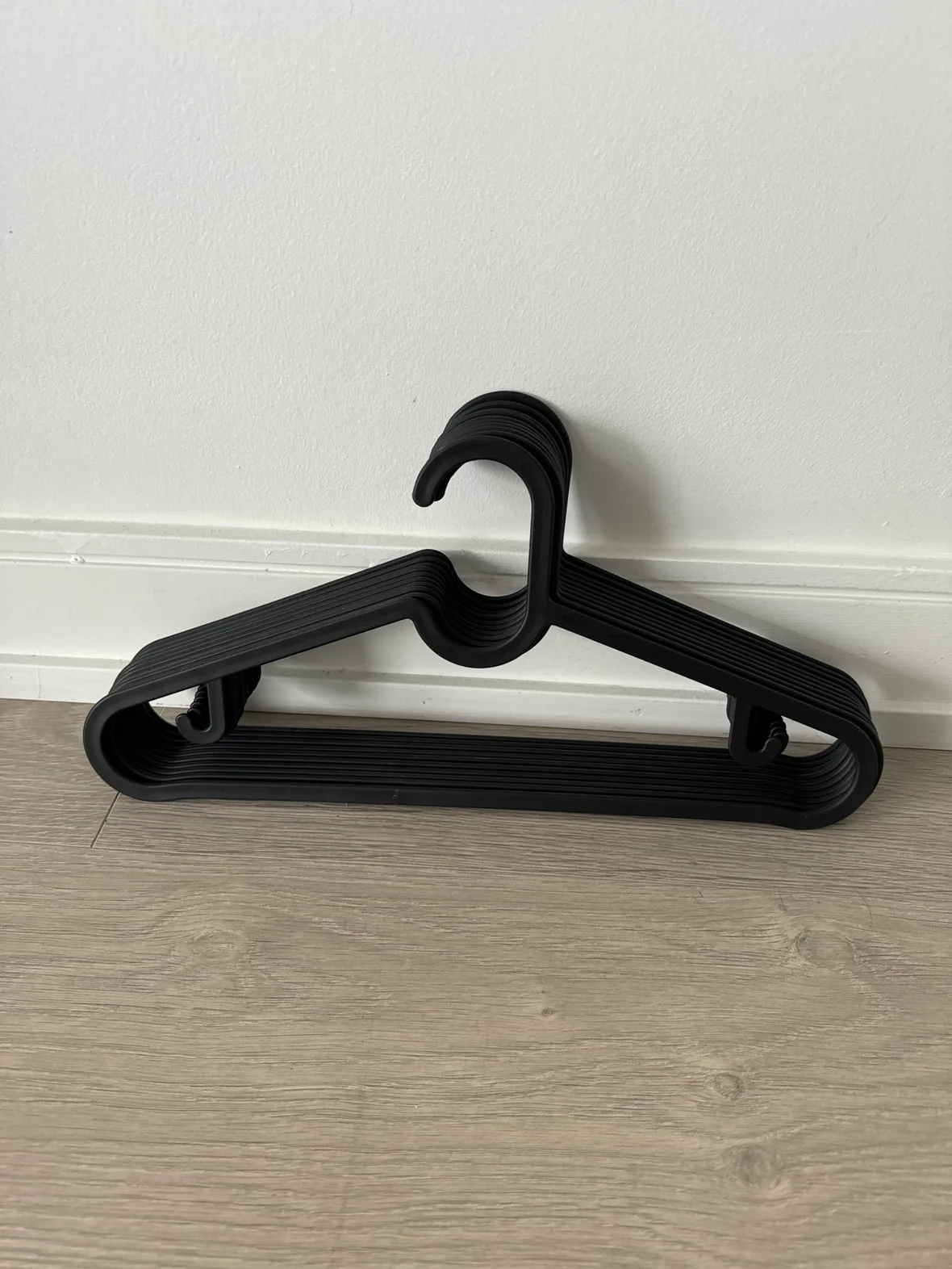 Black Plastic Hangers x50 thumbnail