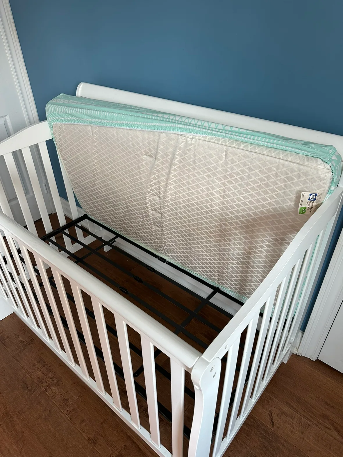 White Baby Crib / Mattress / Bed Sheet Combo image indicator(5)