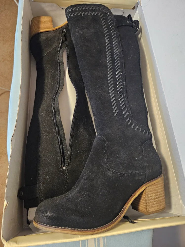 BNIB Black Suede Knee-High Boots image indicator(3)