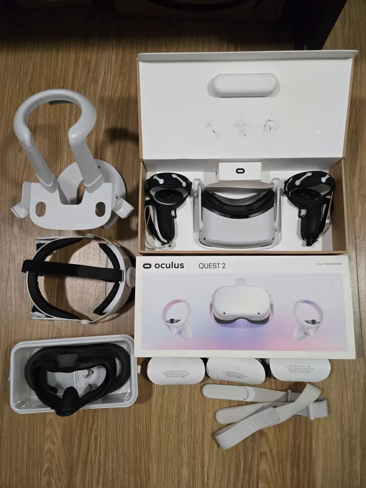 Meta Oculus Quest 2 256GB VR Fullset + Extra Items thumbnail