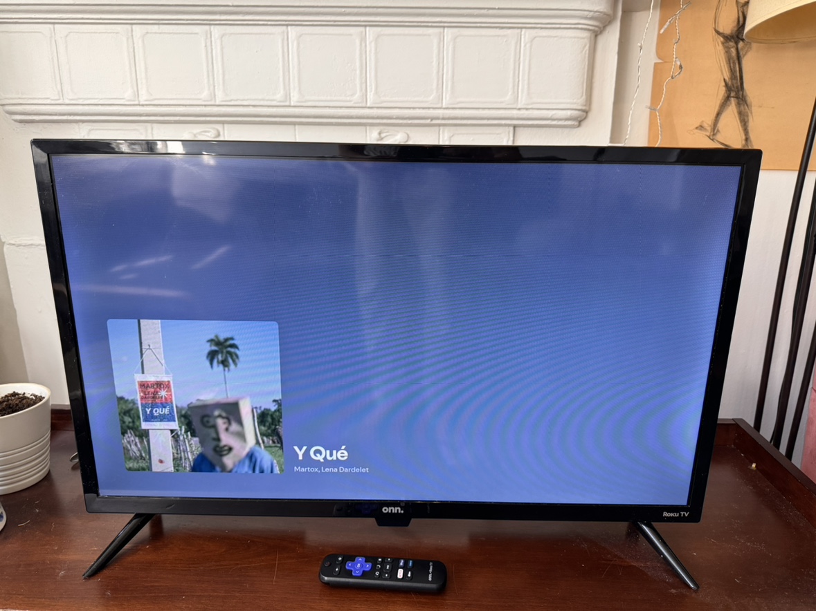 onn. Roku TV 32" 720p smart TV - photo 2