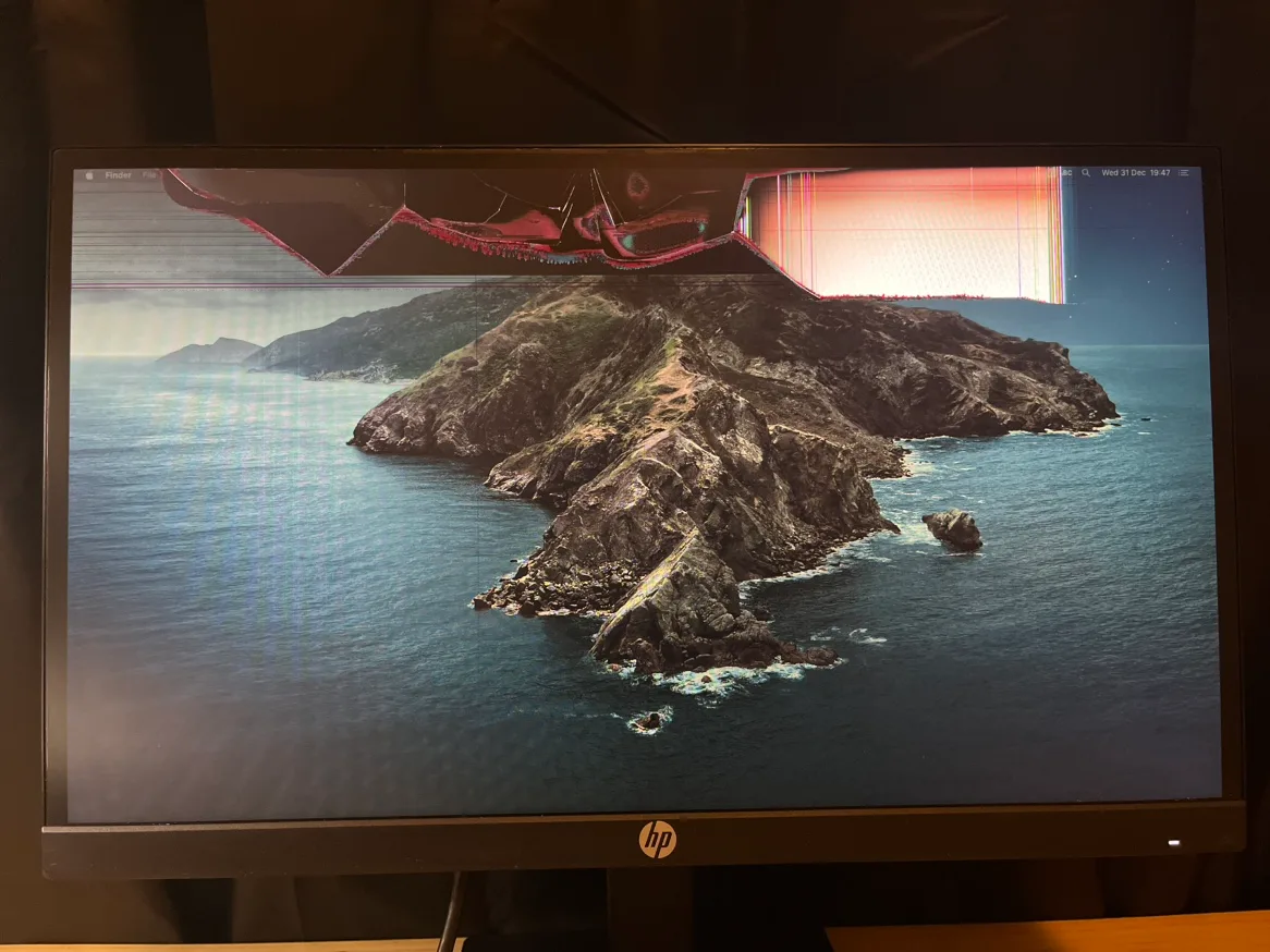 21.5 Inch HP monitor (free, broken screen) thumbnail