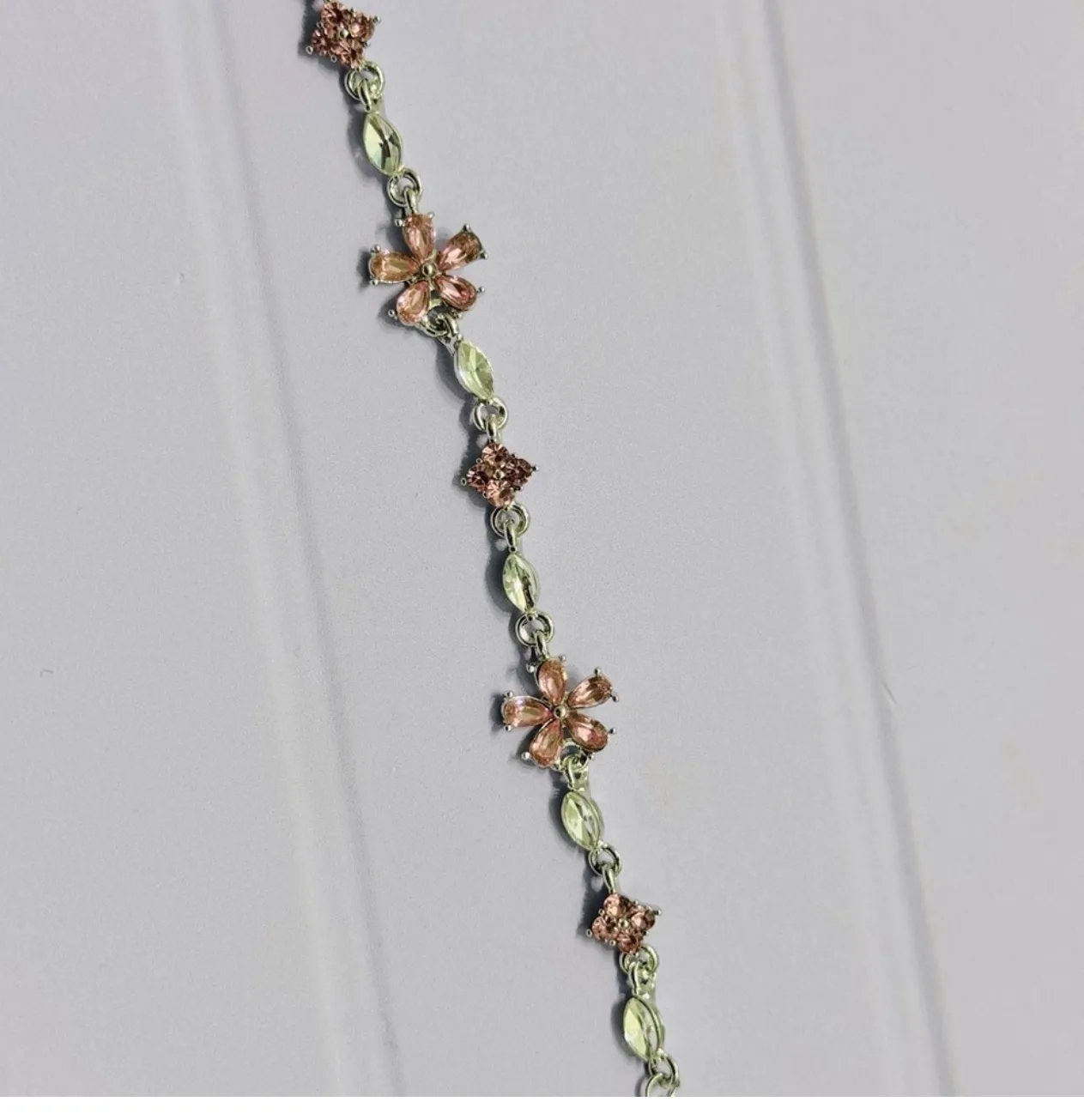 Pink flower bracelet image indicator(2)