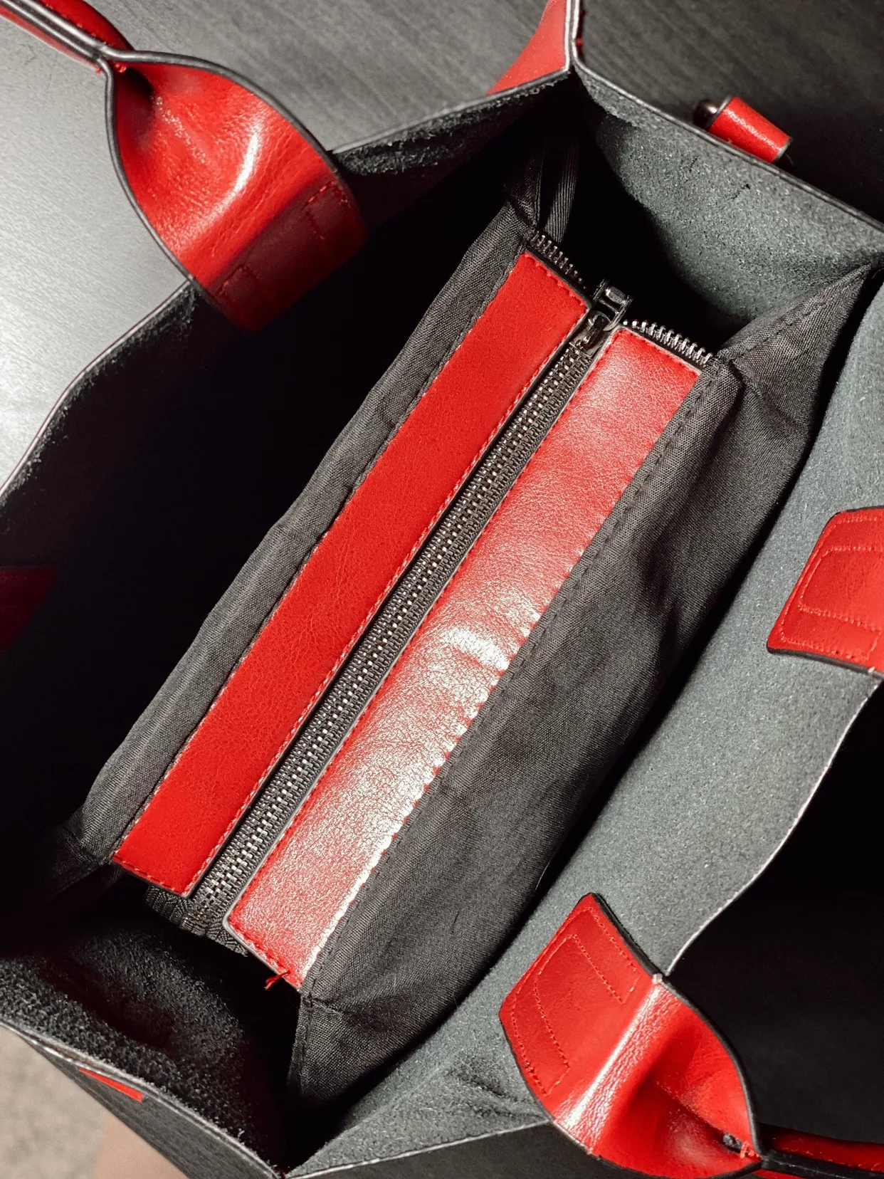 Red Tote Bag PU Leather with Shoulder Strap image indicator(5)