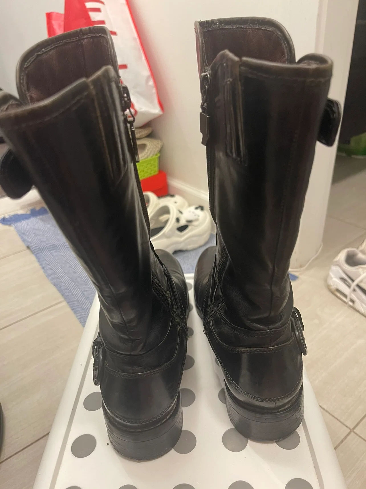 Black Leather Boots women size 8.5 image indicator(3)