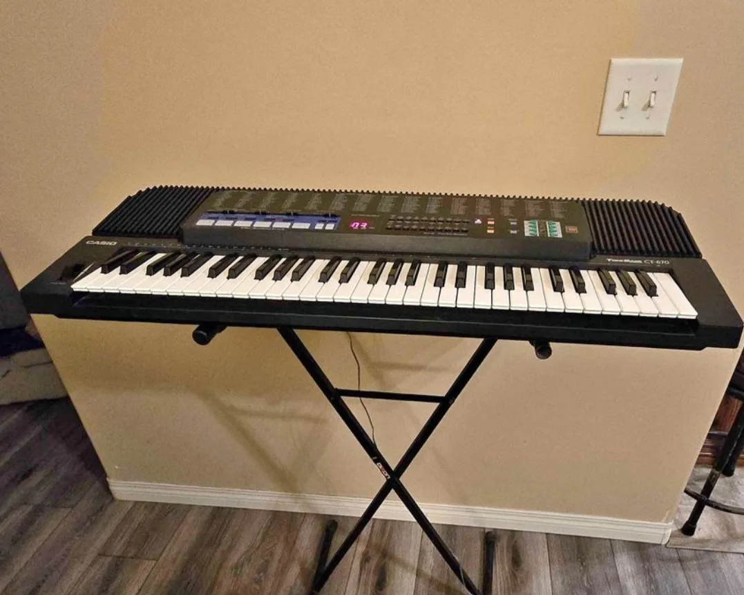 Keyboard - Casio ToneBank CT-670 thumbnail