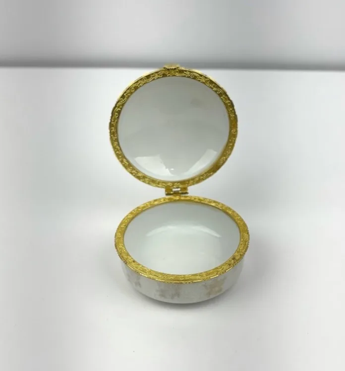 1980s Vintage Porcelain Rose Flower Trinket Box image indicator(6)