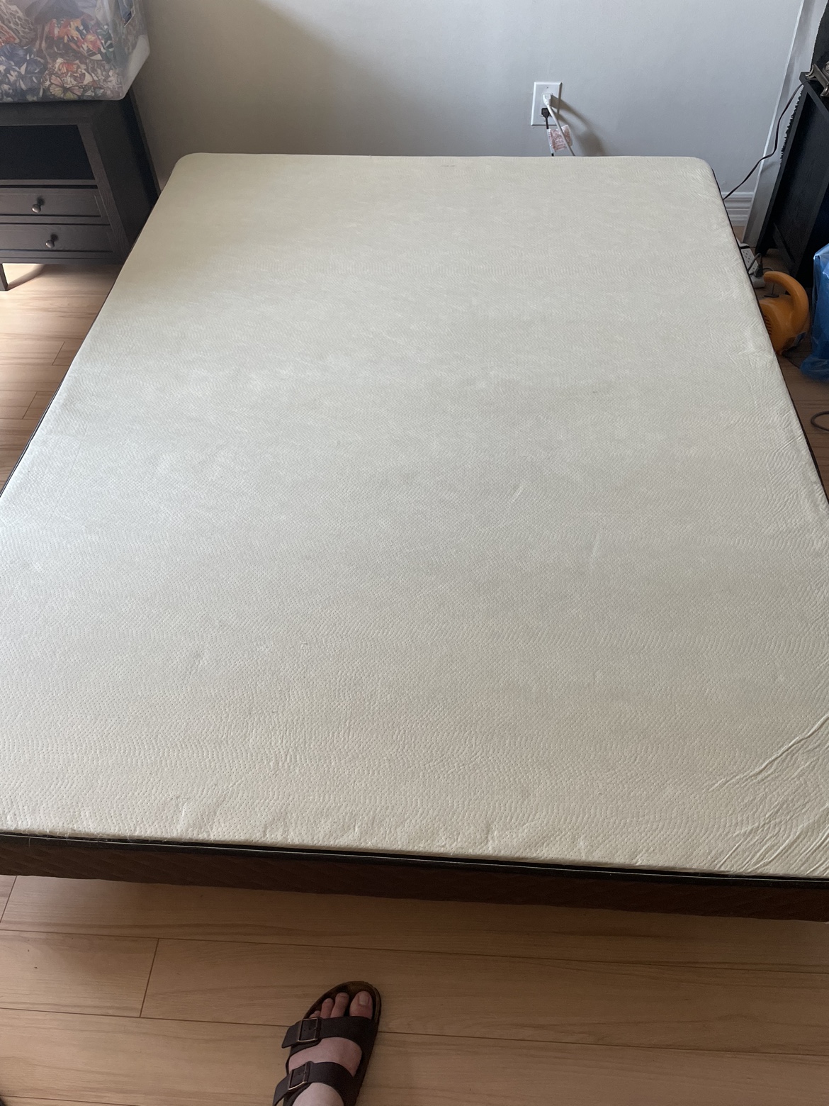 Queen Bed - Mattress, box spring, frame - photo 2