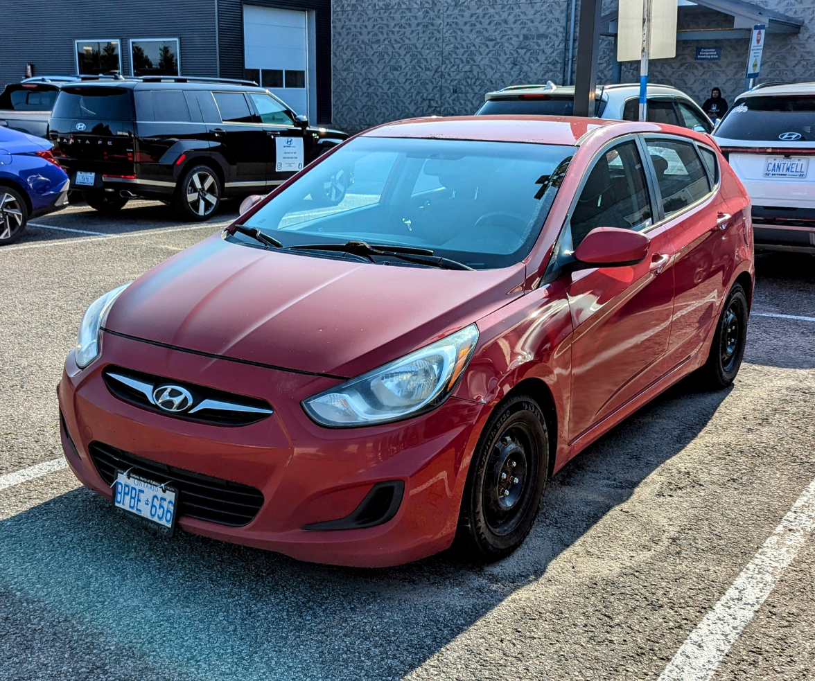 2012 Hyundai Accent GL *New Battery, Remote Starter and more*